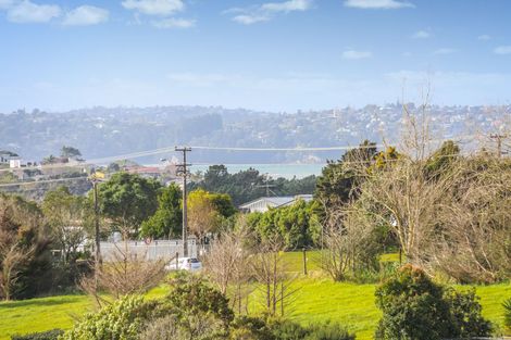 Photo of property in 28 Holmes Drive South, Massey, Auckland, 0614