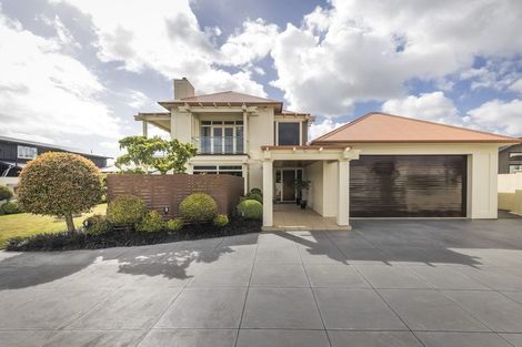 Photo of property in 7 Fairway Grove, Hokowhitu, Palmerston North, 4410