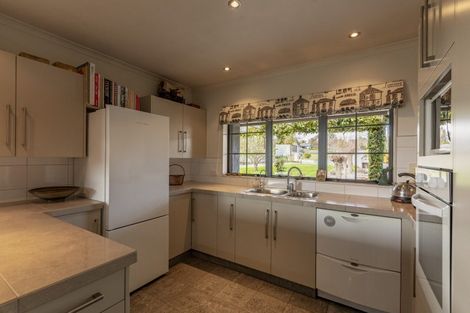 Photo of property in 14 Brooker Place, Waipukurau, 4200