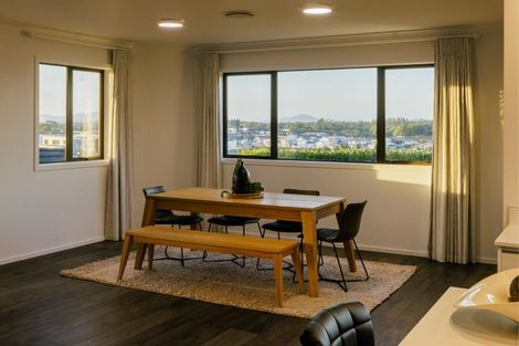 Photo of property in 16 Rose Berry Crescent, Flagstaff, Hamilton, 3210