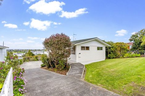 Photo of property in 25 Marcel Place, Glenfield, Auckland, 0629
