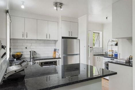Photo of property in 1/10 Halder Place, Torbay, Auckland, 0632