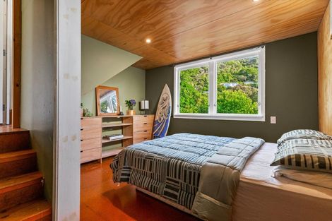 Photo of property in 132 Seaview Road, Piha, New Lynn, 0772