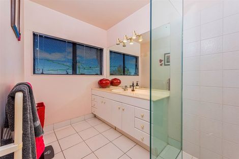 Photo of property in 38 Luckens Road, West Harbour, Auckland, 0618