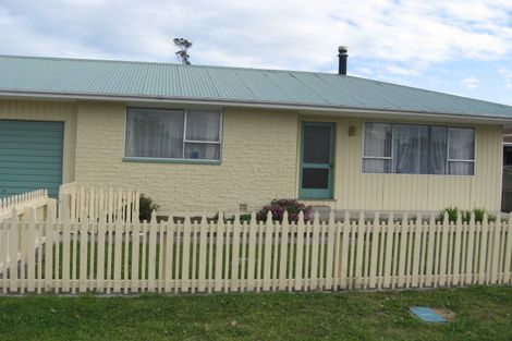 Photo of property in 2 Douglas Road, Amberley, 7410