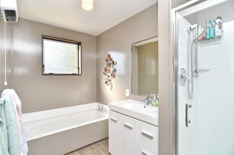 Photo of property in 32 Prestons Road, Redwood, Christchurch, 8051