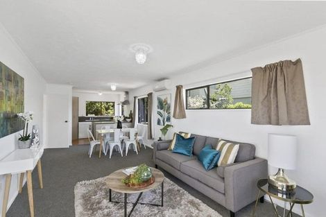 Photo of property in 11 Fernhaven Grove, Newlands, Wellington, 6037