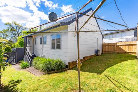 Photo of property in 72 Vodanovich Road, Te Atatu South, Auckland, 0610
