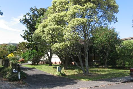 Photo of property in 2/6 Pokapu Street, Titirangi, Auckland, 0600