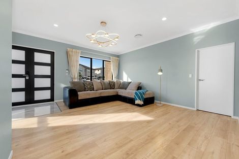 Photo of property in 9 Cloonlyon Drive, Flat Bush, Auckland, 2019
