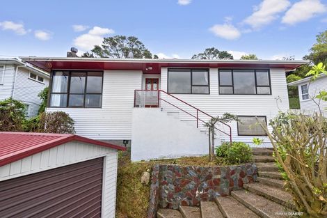 Photo of property in 102 Ruskin Road, Newlands, Wellington, 6037