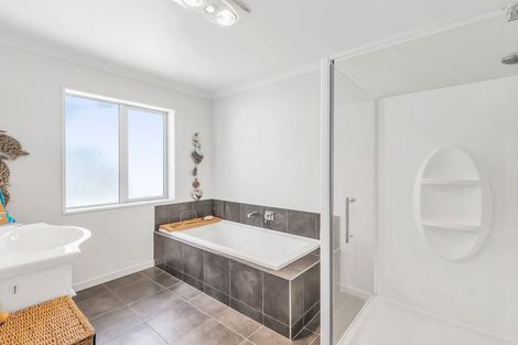 Photo of property in 12 Oak Tree Lane, Rolleston, 7614