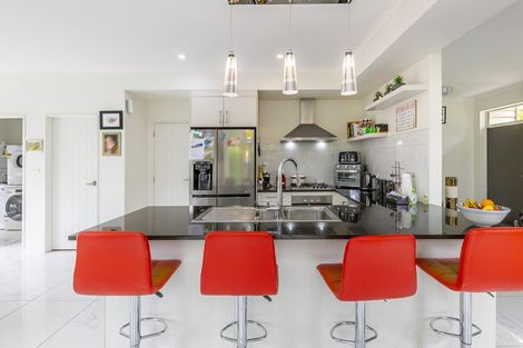 Photo of property in 37 Popokatea Drive, Takanini, 2112