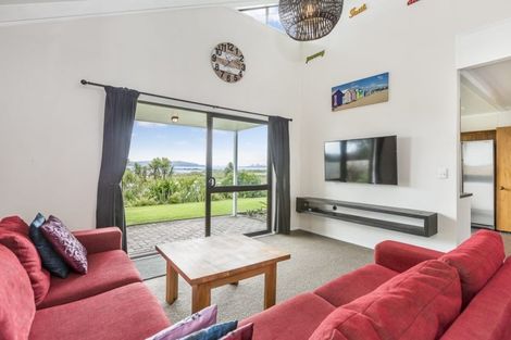 Photo of property in 44 Rewarewa Road, Te Atatu Peninsula, Auckland, 0610