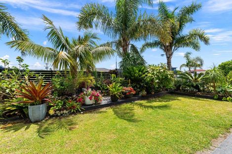 Photo of property in 2 Paradise Point Place, One Tree Point, 0118