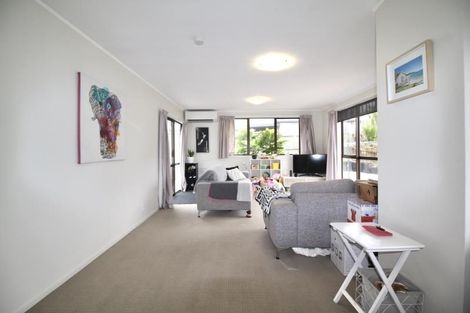 Photo of property in 8 Louise Place, West Harbour, Auckland, 0618