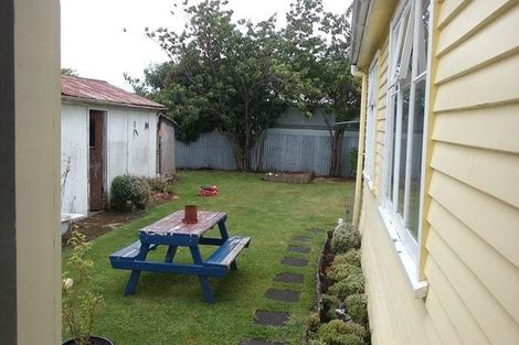 Photo of property in 17 Shamrock Street, Takaro, Palmerston North, 4412