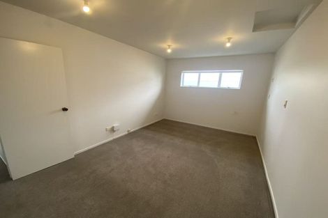 Photo of property in 26 Netherlands Avenue, Kelston, Auckland, 0602