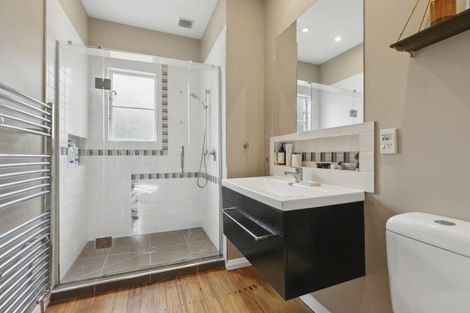 Photo of property in 100 Curtis Street, Northland, Wellington, 6012