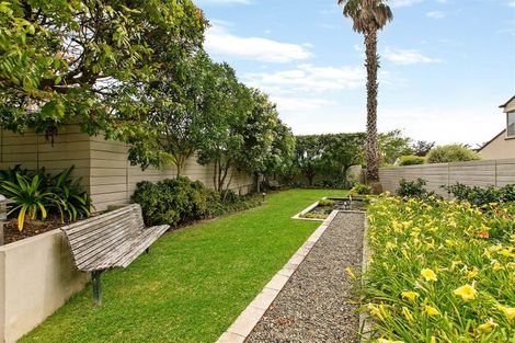 Photo of property in 2a/2 Frieston Road, Milford, Auckland, 0620