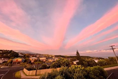 Photo of property in 4 Crownhill Street, Spotswood, New Plymouth, 4310