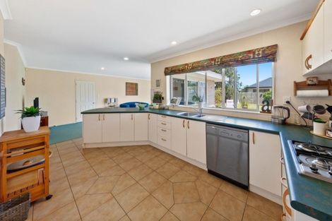Photo of property in 13 Maghera Drive, East Tamaki Heights, Auckland, 2016