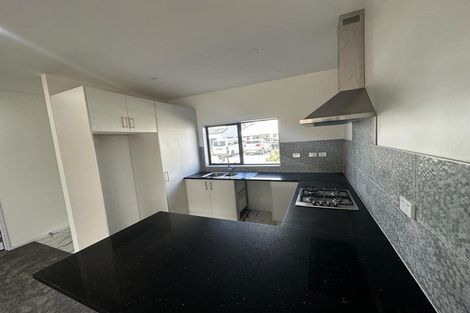 Photo of property in 4 Nagra Lane, Papakura, 2110