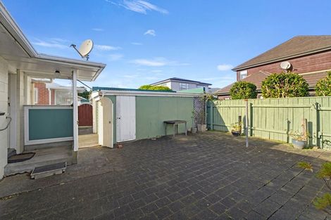 Photo of property in 15-16 Amberley Grove, Hutt Central, Lower Hutt, 5010