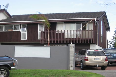 Photo of property in 2/6 Kowhai Road, Campbells Bay, Auckland, 0630