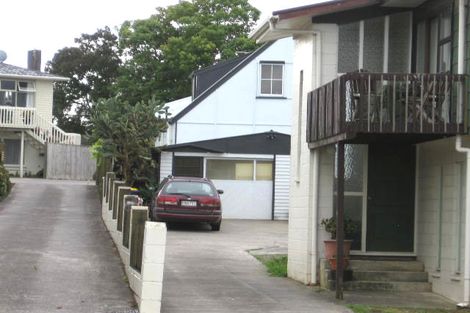 Photo of property in 2/210 Sunnynook Road, Totara Vale, Auckland, 0627