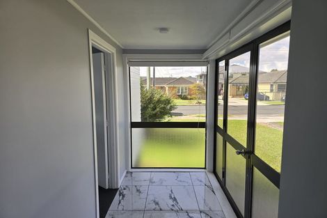 Photo of property in 52 Cambridge Terrace, Papatoetoe, Auckland, 2025