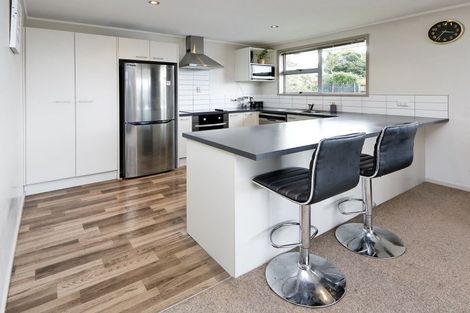 Photo of property in 32 Glenbervie Crescent, Massey, Auckland, 0614