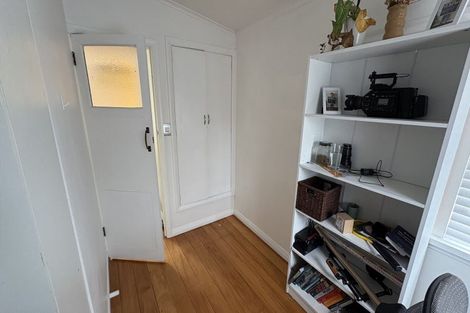 Photo of property in 27 Belle Vue Avenue, Northcote Point, Auckland, 0627