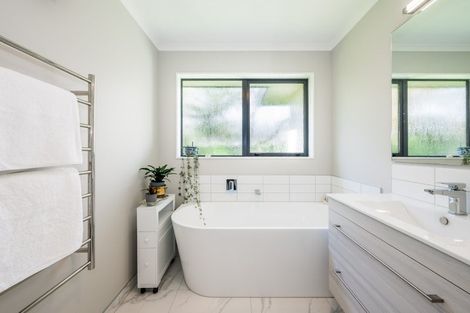 Photo of property in 2 Charnwood Grove, Waikanae, 5036