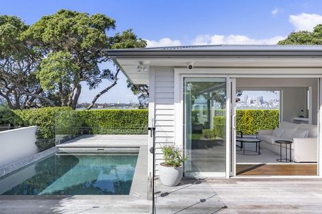 Photo of property in 21 Heath Avenue, Northcote, Auckland, 0627