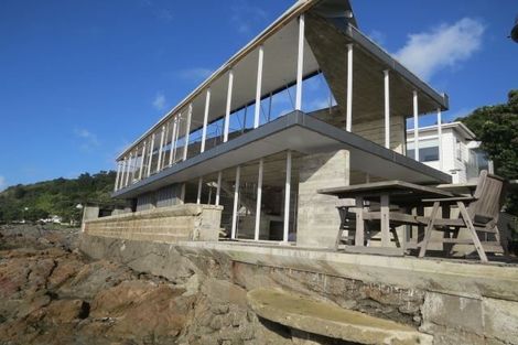 Photo of property in 279 Queens Drive, Lyall Bay, Wellington, 6022