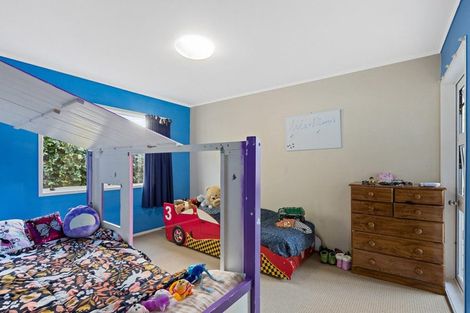 Photo of property in 54 Walton Street, Red Beach, 0932