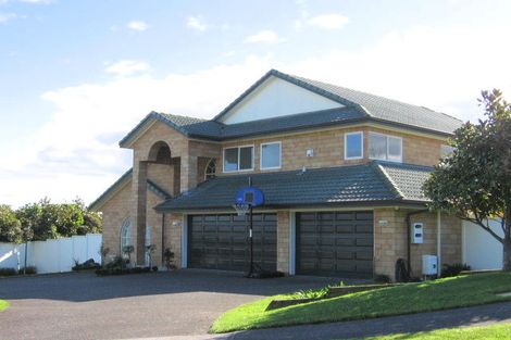 Photo of property in 8 San Jose Rise, Shamrock Park, Auckland, 2016