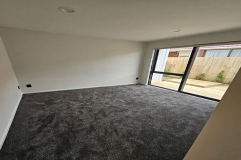 Photo of property in 2a Embling Place, Eastern Beach, Auckland, 2012