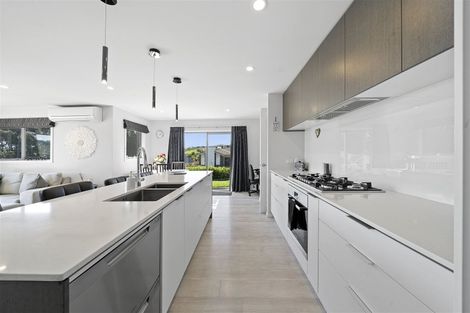 Photo of property in 2 Ihakara Arthur Lane, Aotea, Porirua, 5024