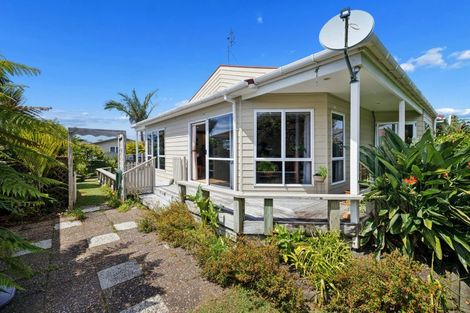 Photo of property in 6 Lillian Place, Orewa, 0931