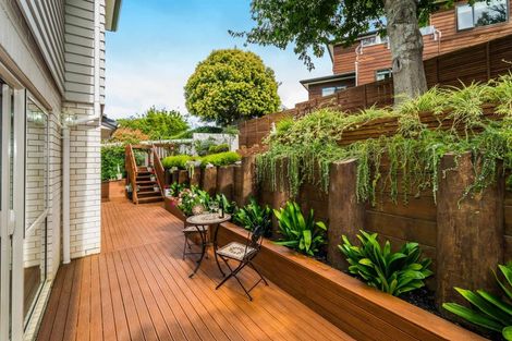 Photo of property in 32 Becroft Drive, Forrest Hill, Auckland, 0620