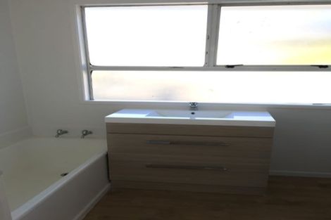 Photo of property in 16 Linley Place, Hillcrest, Auckland, 0627