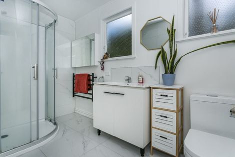 Photo of property in 57 Peach Road, Glenfield, Auckland, 0629