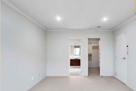 Photo of property in 9 Walnut Lane, Browns Bay, Auckland, 0630