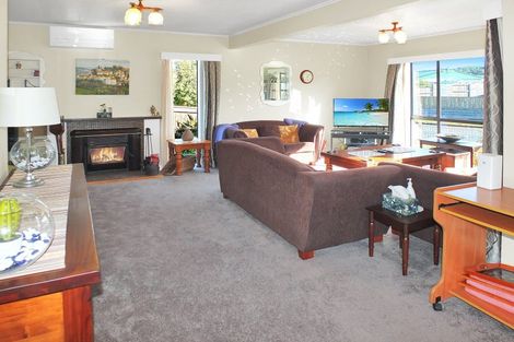 Photo of property in 38 Hennessy Street East, Foxton Beach, Foxton, 4815