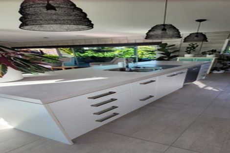 Photo of property in 28 Veale Road, Frankleigh Park, New Plymouth, 4310