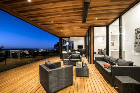 Photo of property in 182 Scenic Drive, Titirangi, Auckland, 0604