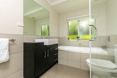 Photo of property in 84 Kittiwake Drive, Schnapper Rock, Auckland, 0632