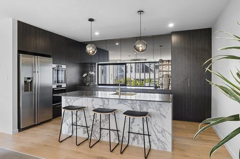 Photo of property in 2/11a Baring Terrace, Strandon, New Plymouth, 4312